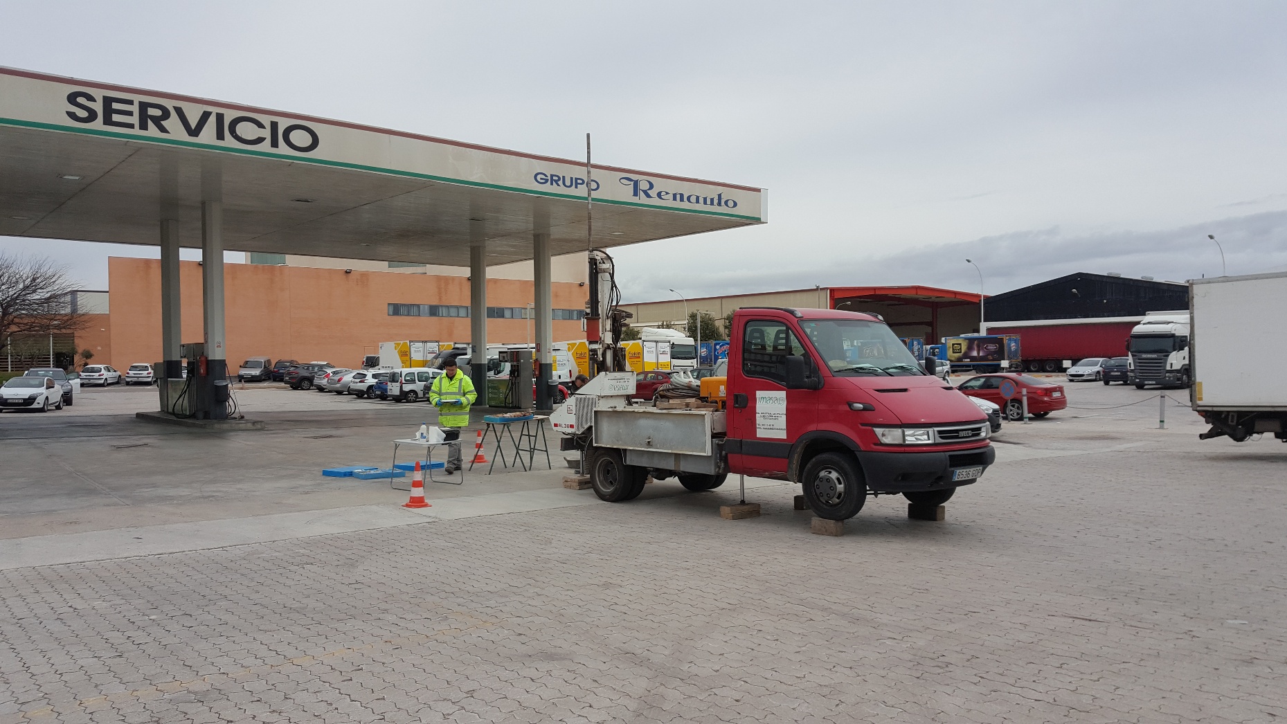 (Español) SONDEOS MEDIOAMBIENTALES EN GASOLINERAS PARA ESTUDIAR LA POSIBLE CONTAMINACIÓN DE SUELOS Y AGUAS SUBTERRÁNEAS